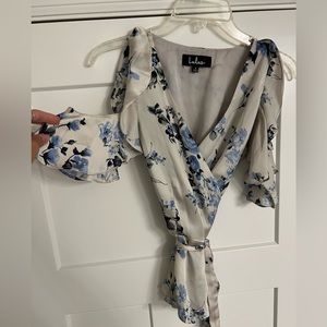 Lulu’s | Silky floral wrap shirt with peekaboo flutter sleeve, size small